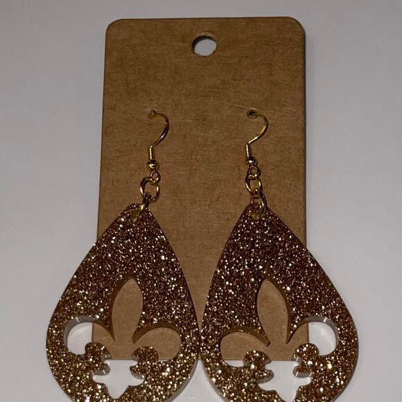 Handmade epoxy resin dangle fleur de lis earrings - gold glitter - Picture 3 of 5